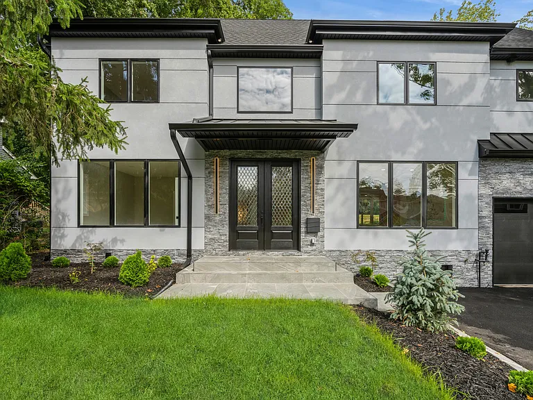 66 E Gramercy Pl — Photo 1