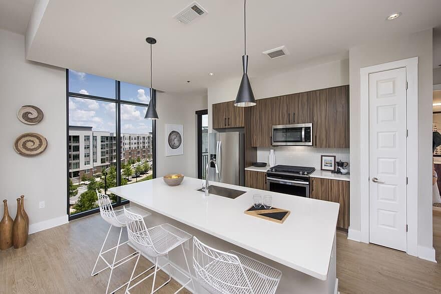 1st image of 3481 Lakeside Dr NE #501