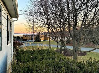 76 Bloor St, Warwick, RI 02889