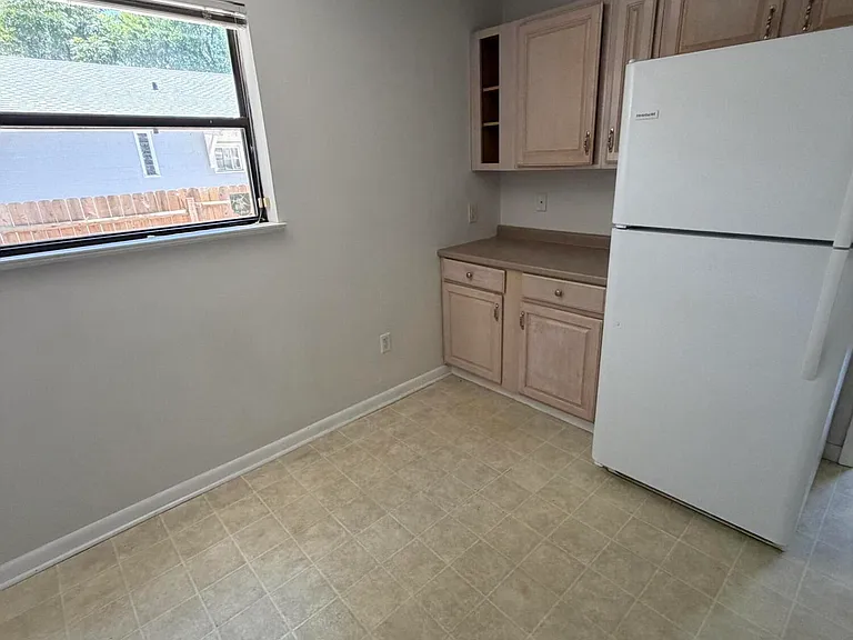 2825 Lake Shore Blvd — Photo 7