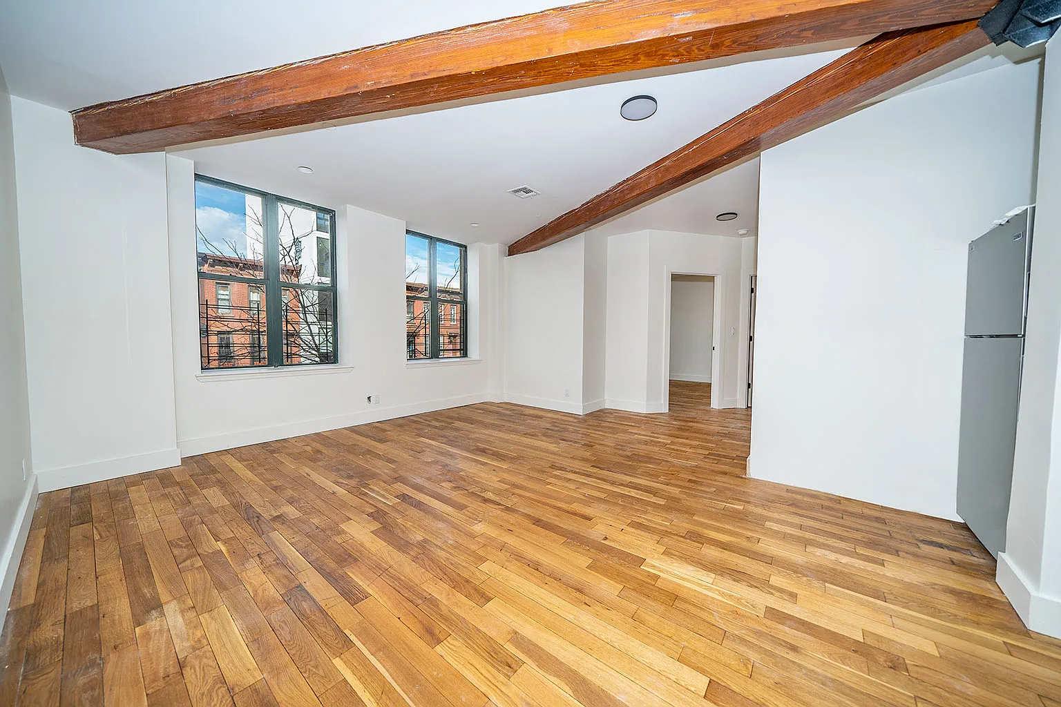 470 Pulaski St — Photo 1