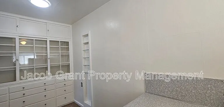 676 Memorial Dr #102 — Photo 4