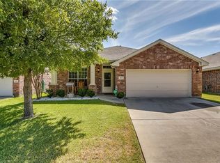 613 Chalk Knoll Rd, Fort Worth, TX 76108