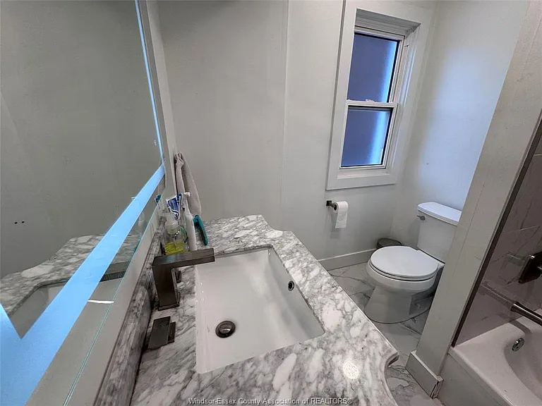 1527 Pierre Ave — Photo 9