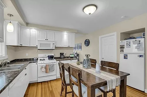 141 Park St #2 Photo 1