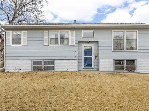 2nd image of 4436 Rushmore Dr NE