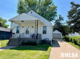 2418 N 10th St, Clinton, IA 52732