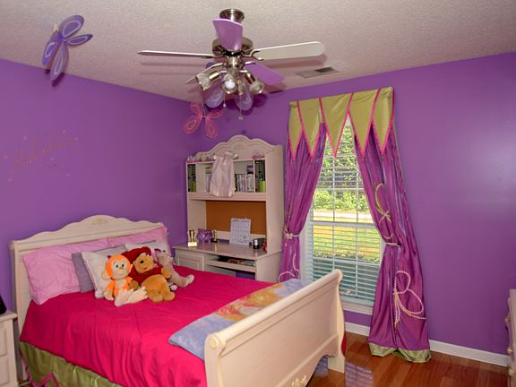 3rd image of 1575 Ivy Dr