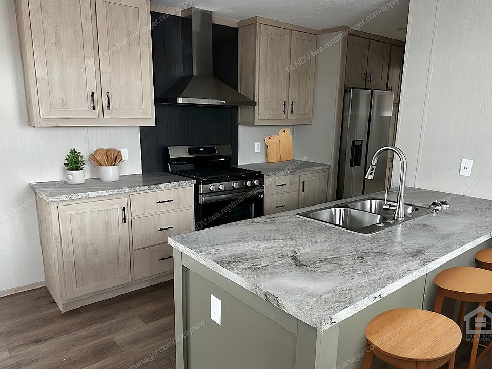 1st image of 7215 Acorn Cir