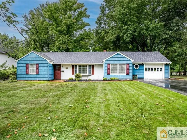 15 Stephenville Pkwy, Edison, NJ 08820