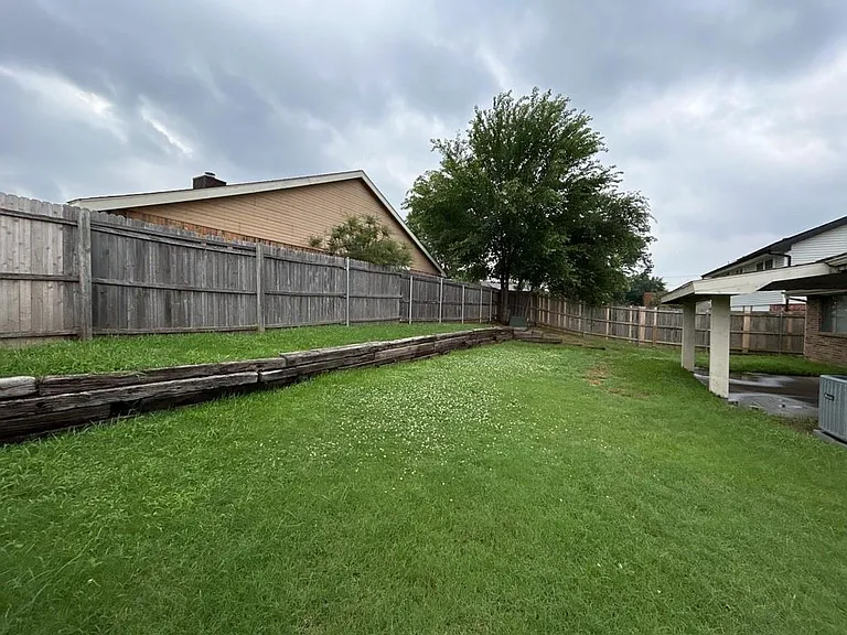 2412 Amber Hill Ln — Photo 39