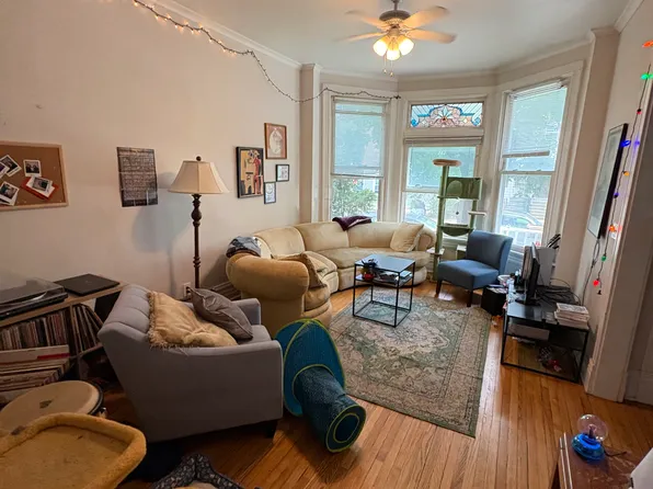1504 W Henderson St #1F, Chicago, IL 60657