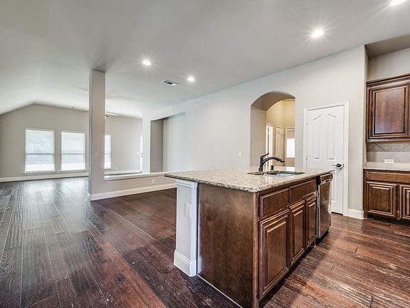 3rd image of 804 Auburn Ct