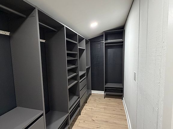 5th image of 420 Sellwood Cir