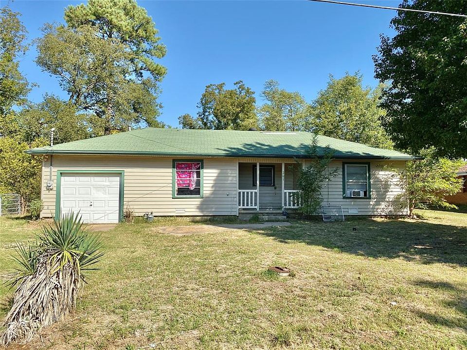 1st image of 201 Pecan St