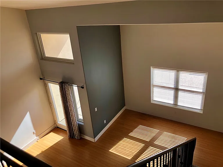 255 W 7th St #20 — Photo 8
