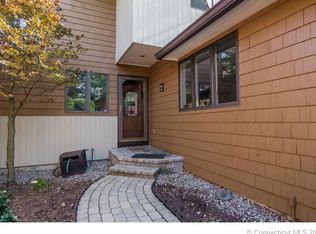 47 Bathcrescent Ln, Bloomfield, CT 06002