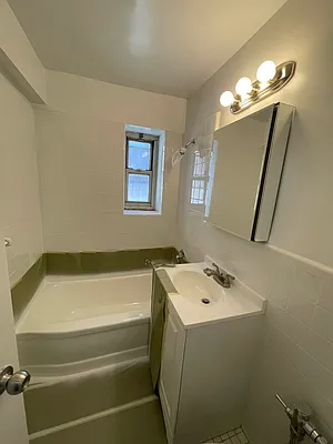 Rented by Queens Apartments Realty LLC | media 4