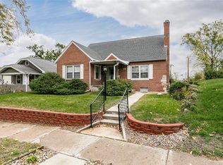 231 12th St NW, Cedar Rapids, IA 52405