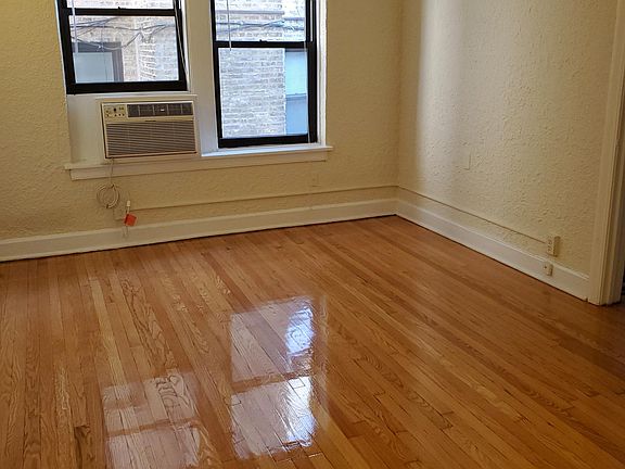 4th image of 546 W Arlington Pl