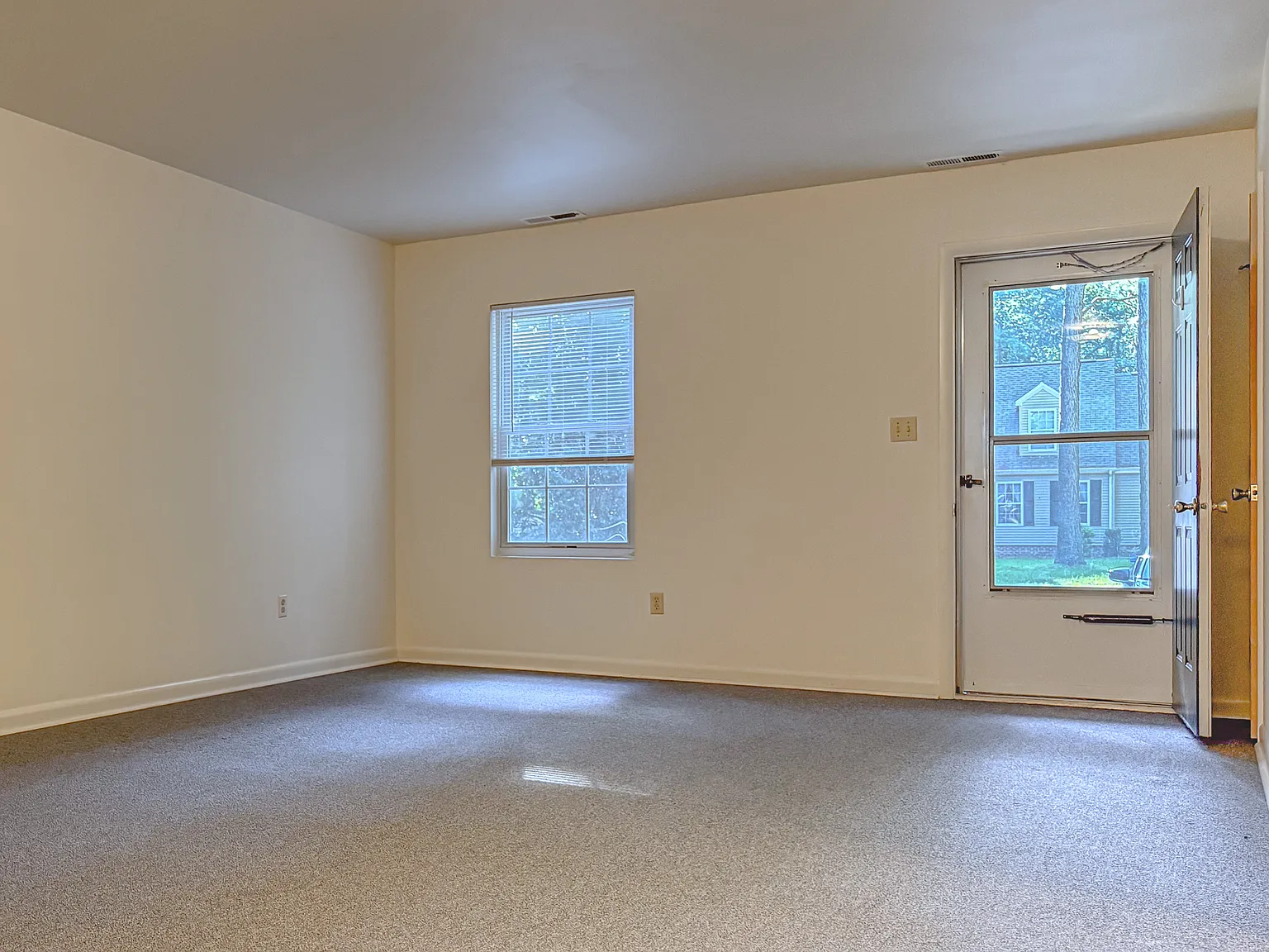 25047 Woodland Dr — Photo 4
