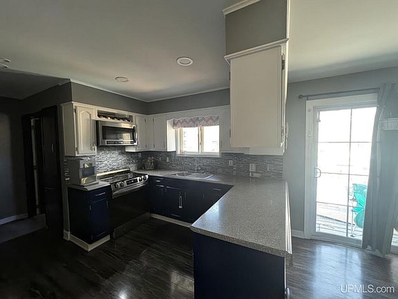 2nd image of 1644 S Park St