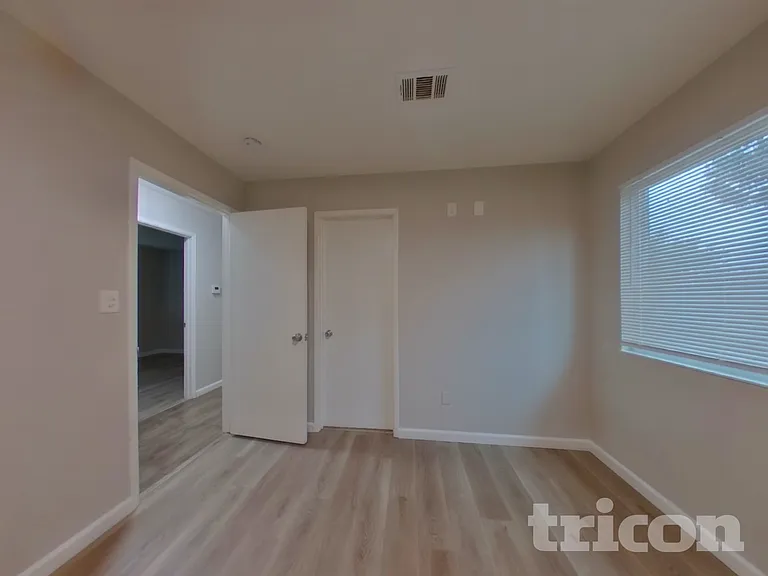 2308 Clinton Ct — Photo 10