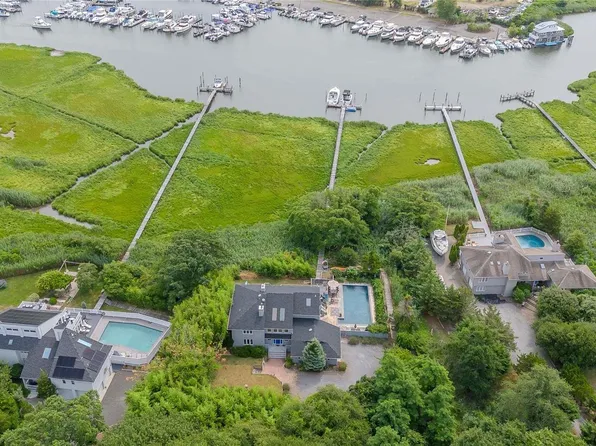 337 Roe Avenue, East Patchogue, NY 11772