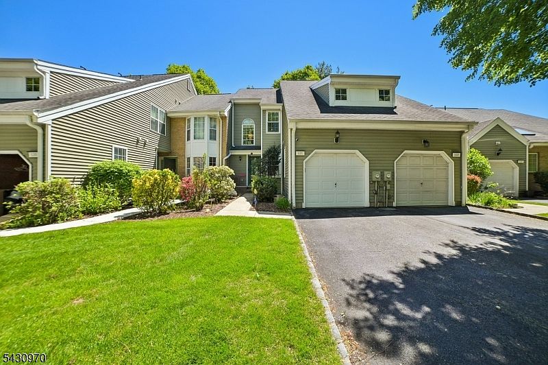 1st image of 121 Coccio Dr