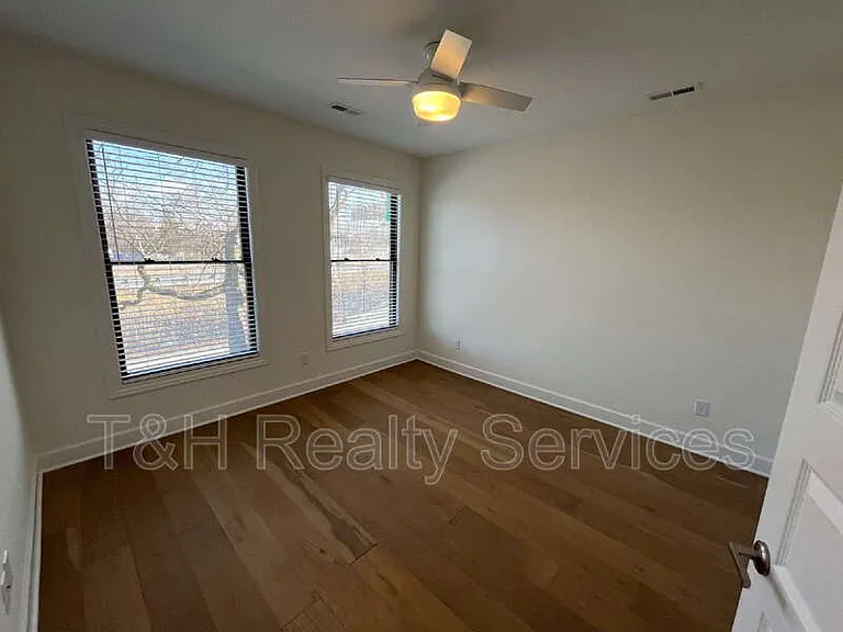 822 Union St — Photo 14
