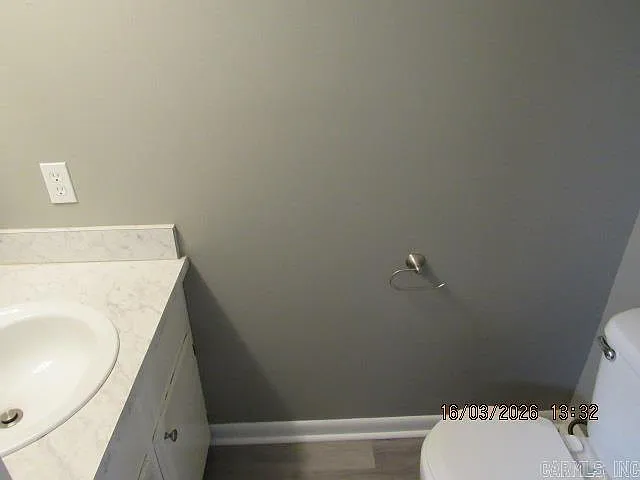 2 bed, 1.5 bath, 881 sqft, $880 — Photo 3