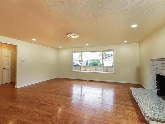 4th image of 908 13th St NW