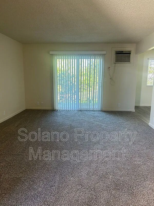 2 bed, 1.0 bath, 950 sqft, $1,750 — Photo 2
