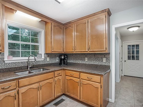5th image of 12247 Grandview Dr