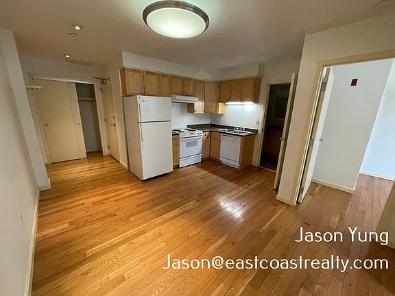 3rd image of 27 Peterborough St #295