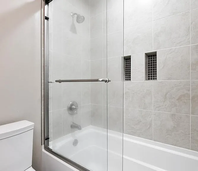 Upper Level Hallway Full Bathroom