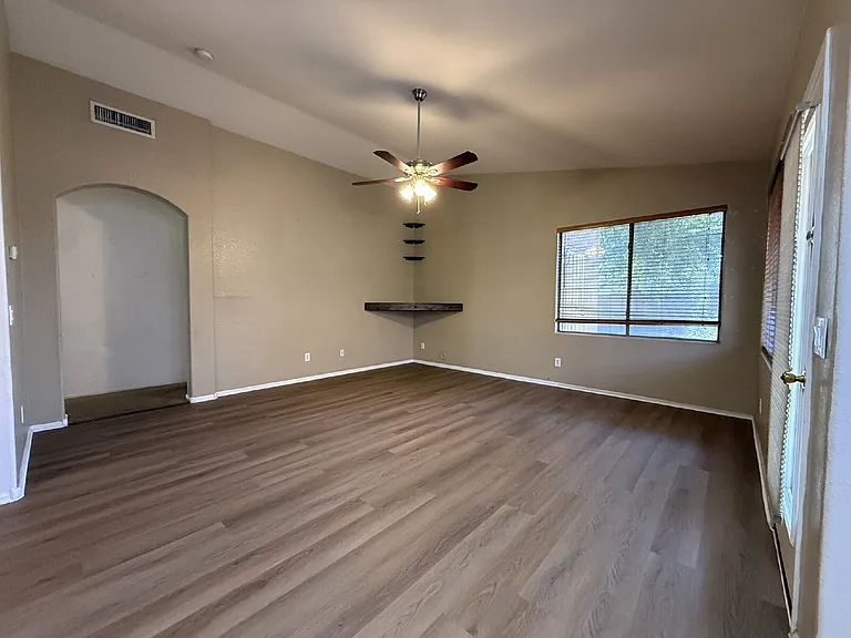 2705 N 109th Ave — Photo 10