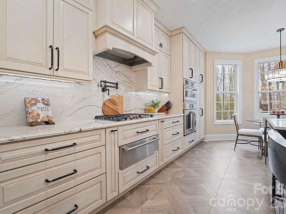5th image of 7404 Bay Cove Ct