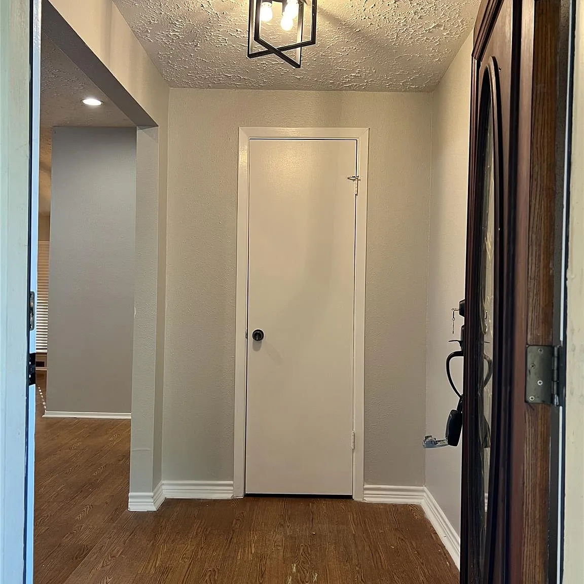 3 bed, 2.0 bath, 1310 sqft, $1,980 — Photo 2