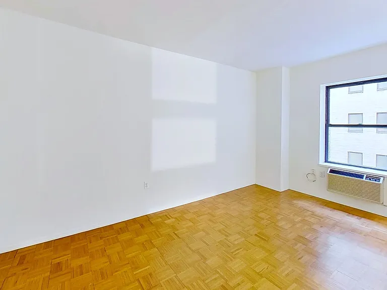 360 W 34th St #12X — Photo 4
