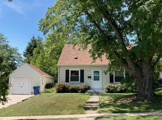 137 Summit Dr, Port Washington, WI 53074
