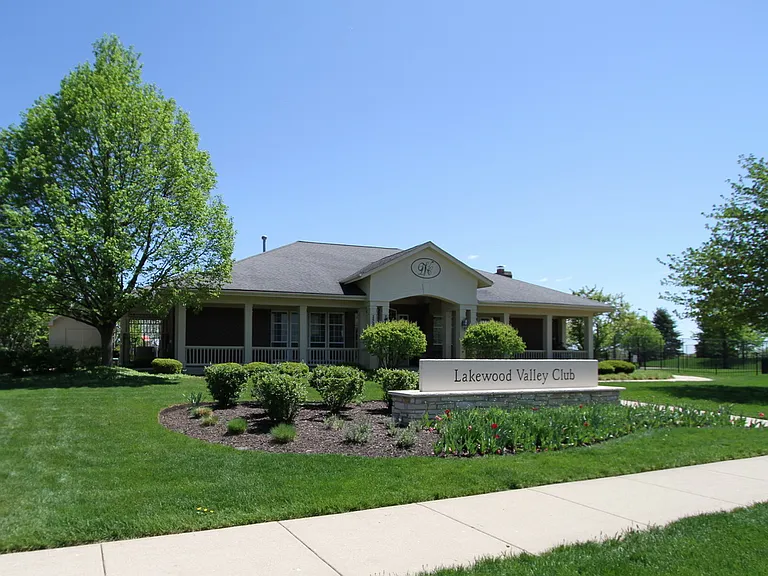 2554 Dickens Dr — Photo 9