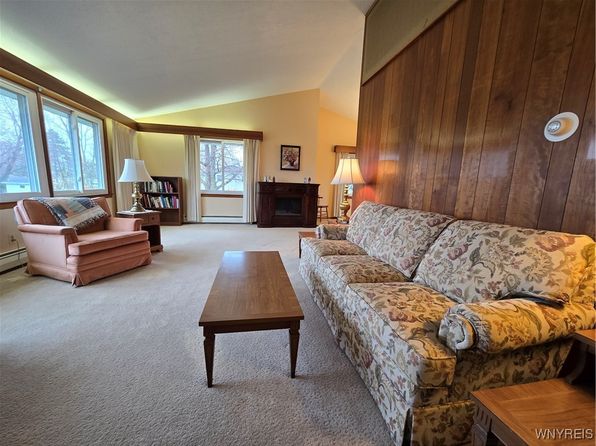 11057 Furness Pkwy, Medina, NY 14103