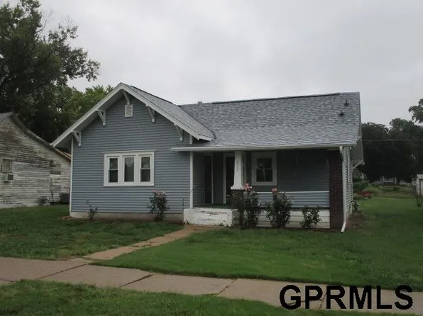 818 C St, Fairbury, NE 68352