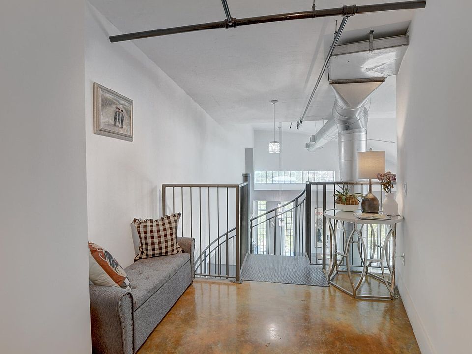 1st image of 185 NE 4th Ave APT 301
