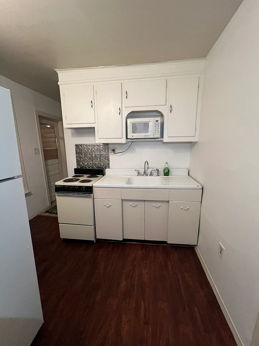 Kitchen - 117 Walnut St #2