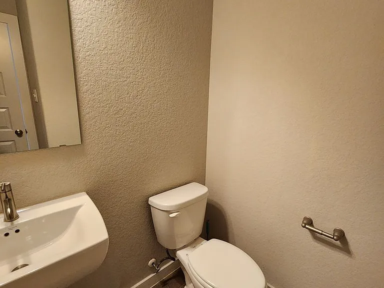 319 Creekside Curv — Photo 11