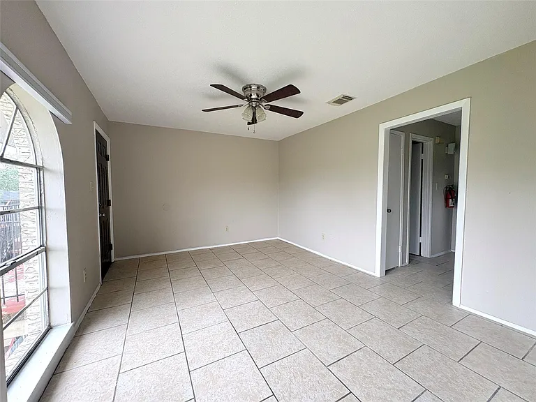3021 Sycamore Ave #10 — Photo 3