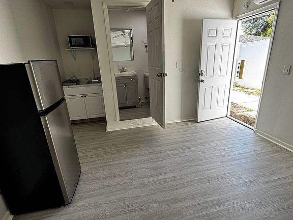 5th image of 621 Tropical Way #2
