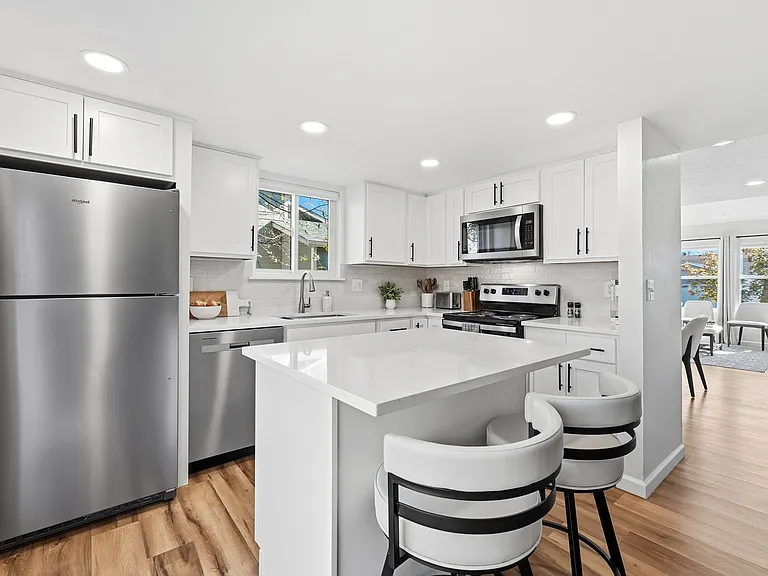 11833 W Marlowe Pl — Photo 2
